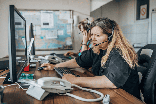 what does a truck dispatcher do